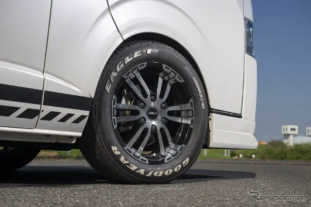 carrozzeriaデモカーのハイエース