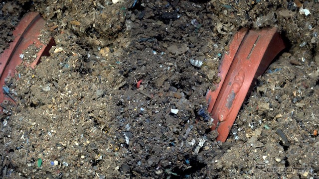 ポルシェが廃車のプラスチックを再生しステアリングホイール素材に利用