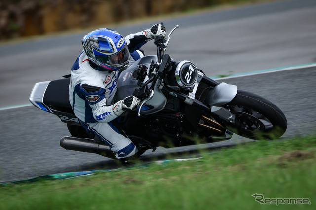 「鉄馬レース」に参戦したホンダ『CB1000F Concept』