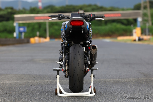 「鉄馬レース」に参戦したホンダ『CB1000F Concept』