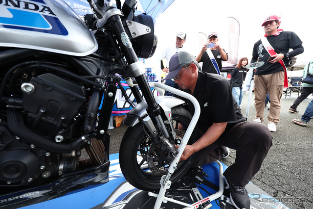 「鉄馬レース」に参戦したホンダ『CB1000F Concept』