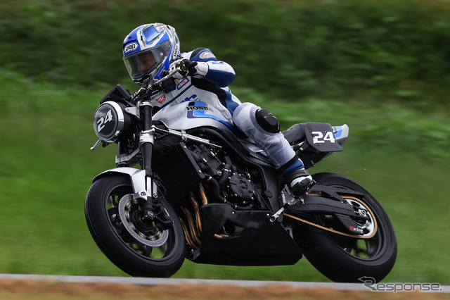 「鉄馬レース」に参戦したホンダ『CB1000F Concept』