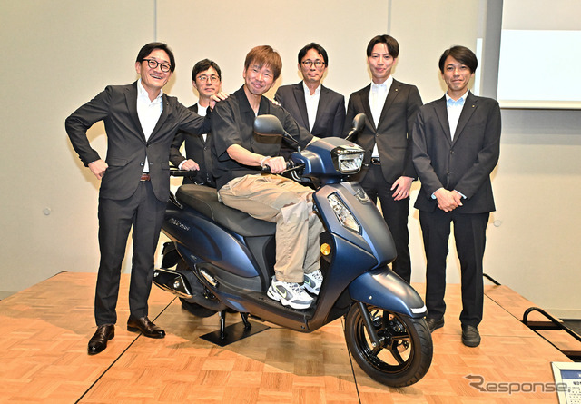 スズキ『アドレス125』旧型オーナーの筆者（青木タカオ、中央）が開発陣に新型のポイントをとことん聞いた