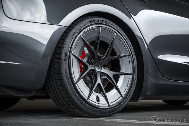 アンプラグド・パフォーマンスのロードウォリアーホイールの新サイズ、18×8.5インチ