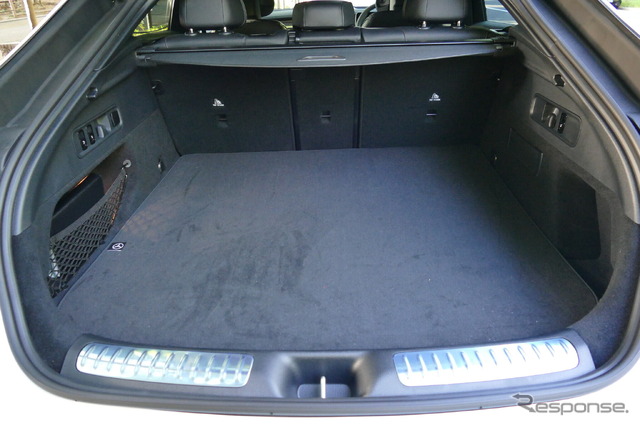 メルセデスベンツ GLC 220d 4MATIC クーペ（ISG）
