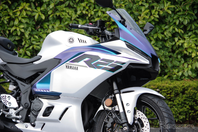 ヤマハ YZF-R25（マットパールホワイト）