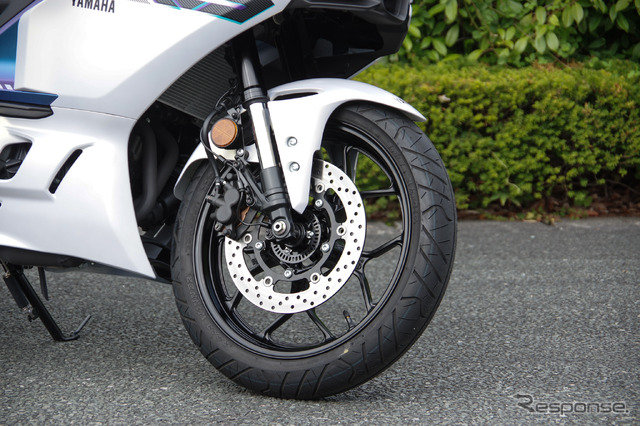 ヤマハ YZF-R25（マットパールホワイト）