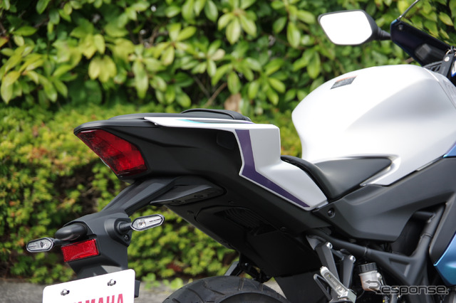 ヤマハ YZF-R25（マットパールホワイト）