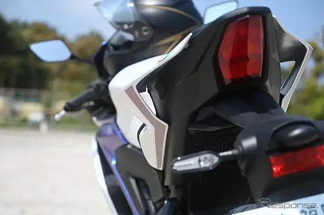 ヤマハ YZF-R25（マットパールホワイト）