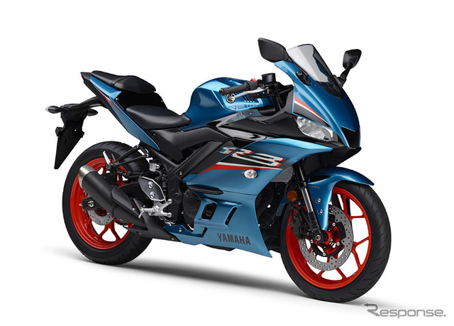 ヤマハ YZF-R25 2021年モデルの「シアン」カラー。強烈なインパクトがあった。
