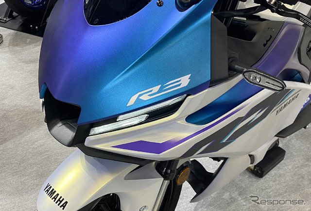ヤマハ YZF-R25（マットパールホワイト）