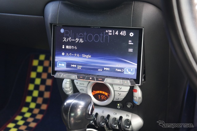 パワーアンプ、DSP、プレイヤーをまとめて引き受けているのがサイバーナビAVIC-CZ901-M。シンプルシステムの要のひとつ。