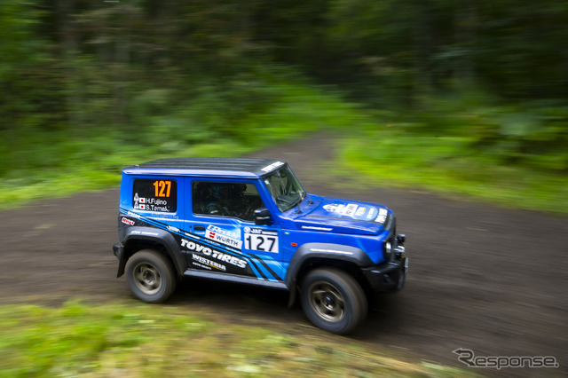XC-3クラス年間シリーズチャンピオンを獲得した「WISTERIA with TOYO TIRES」チームのスズキ『ジムニーシエラ』