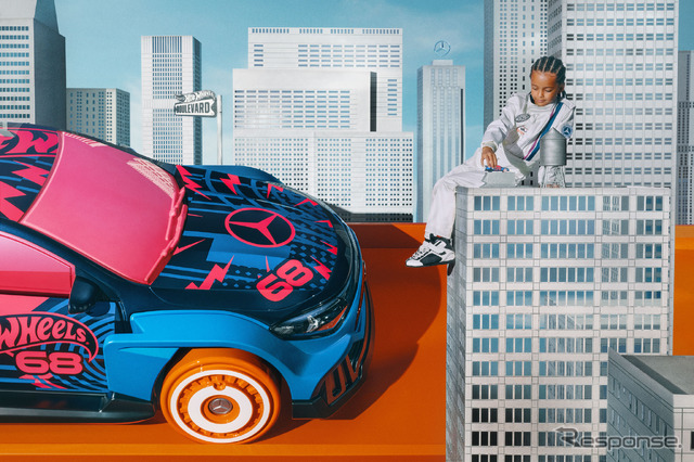 新型メルセデスベンツ『CLA』のアート作品。実物大「Hot Wheels」に