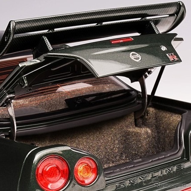 日産『スカイラインGT-R』(BNR34)の1/18スケールミニカー