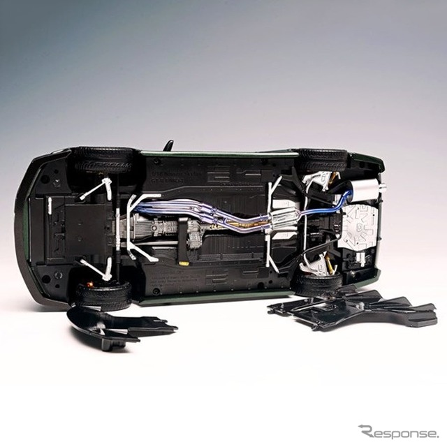 日産『スカイラインGT-R』(BNR34)の1/18スケールミニカー