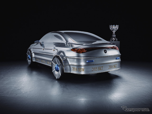 メルセデスベンツ『CLA』新型のアート作品。「リーグ・オブ・レジェンド」世界大会のトロフィーに着想