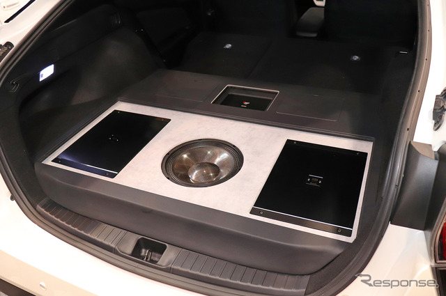 「サブウーファー」が搭載されたオーディオカーの一例(製作ショップ:レジェーラ<静岡県>)。