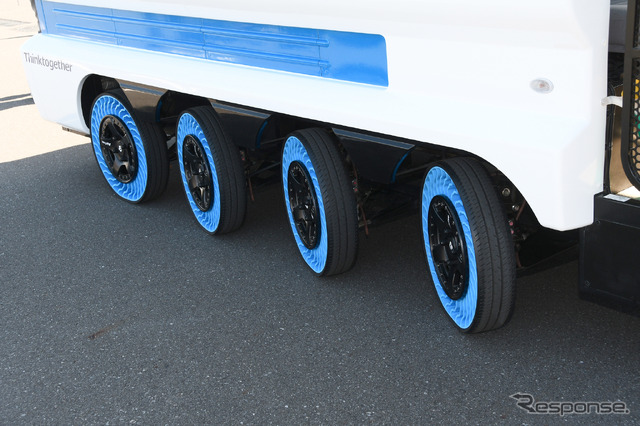 eCOM-8は8輪車であることが特徴で、それだけでかなり目立つ