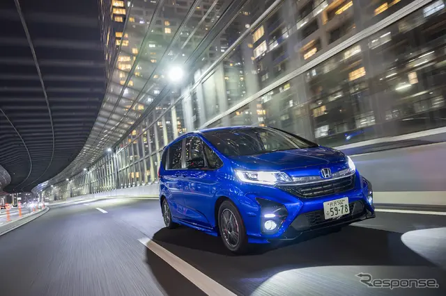 フレッシュキーパー施工後はボディーへの映り込みもクッキリ美しい