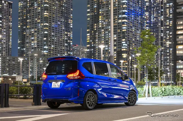 深みのある艶がクルマを引き立たせている