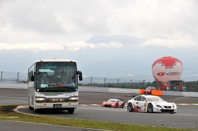 【SUPER GT 第7戦】イベント報告…キッズ記者体験や熱気球など