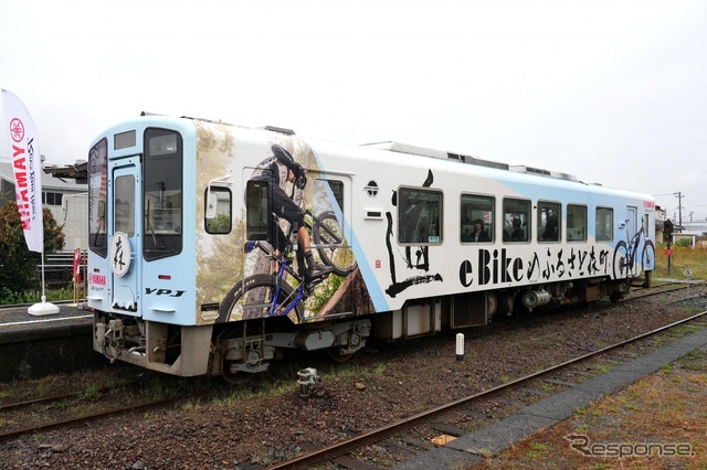 フルラッピング列車「eBikeのふるさと森町」号