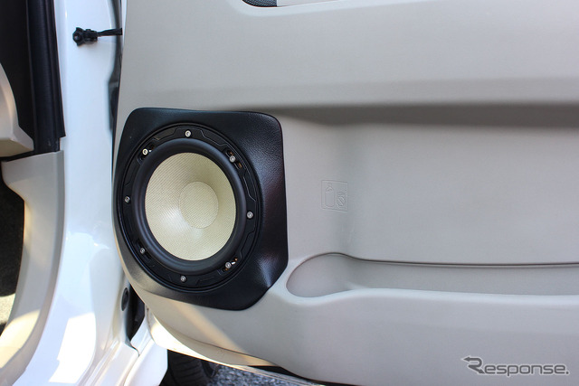「サブウーファー」が搭載されたオーディオカーの一例(製作ショップ:カーファイ<神奈川県>)。