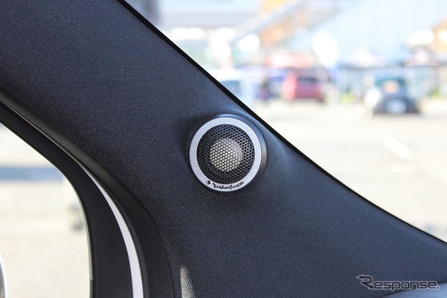 「サブウーファー」が搭載されたオーディオカーの一例(製作ショップ:カーファイ<神奈川県>)。