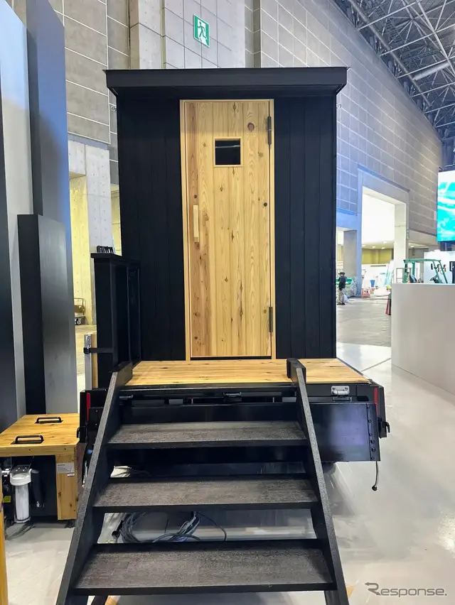 トレーラーサウナの入り口