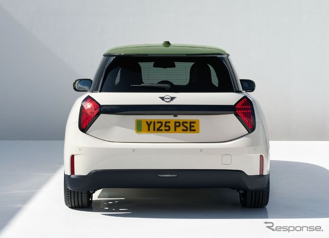 MINI Cooper SE Paul Smith Edition