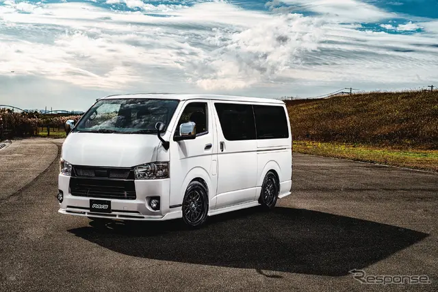 レイズ ホムラ 2x9L-RA セミグロスブラック × TOYOTA ハイエース