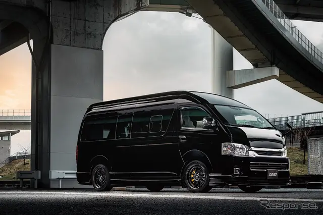 レイズ ホムラ 2x9L-RA セミグロスブラック × TOYOTA ハイエース