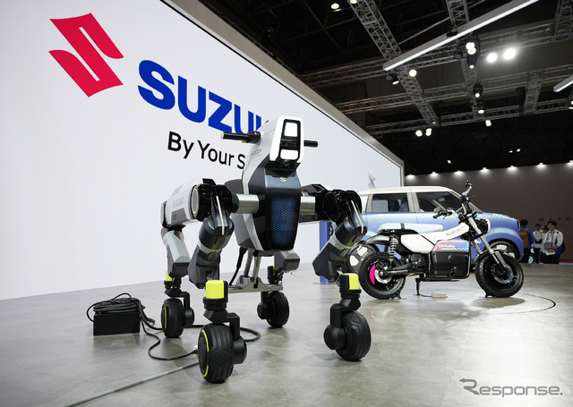 スズキの次世代四脚モビリティ「MOQBA(モクバ)2」(ジャパンモビリティショー2025)