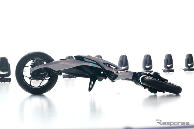 ヤマハ MOTOROiD：Λ（ジャパンモビリティショー2025）
