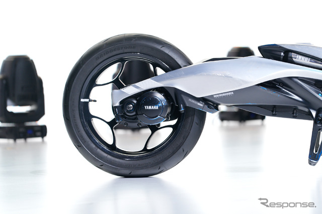 ヤマハ MOTOROiD：Λ（ジャパンモビリティショー2025）