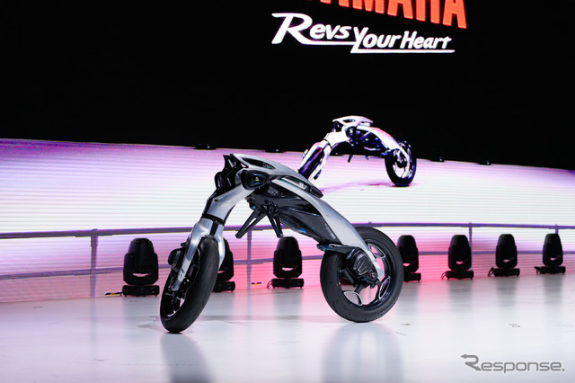 ヤマハ MOTOROiD：Λ（ジャパンモビリティショー2025）