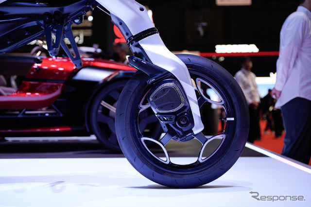 ヤマハ MOTOROiD：Λ（ジャパンモビリティショー2025）