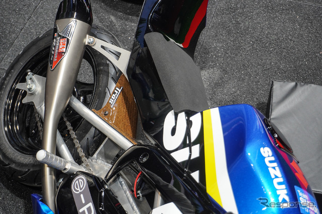 進化したCNチャレンジ ミニ。カウルには8耐マシンと同じトラス製の天然繊維プリプレグが