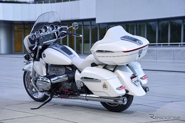 ローマ教皇レオ14世のサイン入りBMW『R18』の特別カスタム仕様