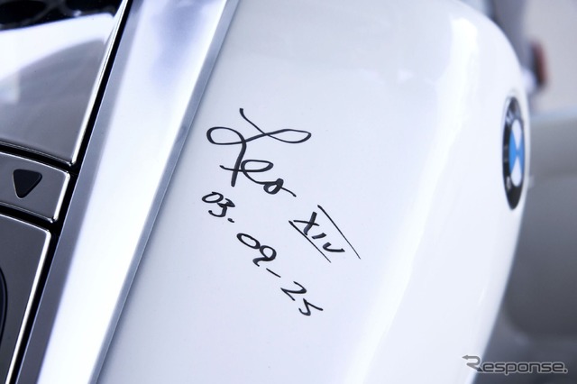 ローマ教皇レオ14世のサイン入りBMW『R18』の特別カスタム仕様