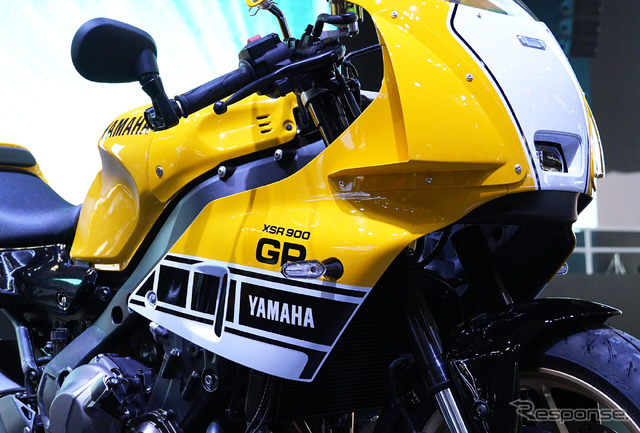 「レジェンドイエロー」のヤマハ XSR900GP 2026年モデル(ジャパンモビリティショー2025)
