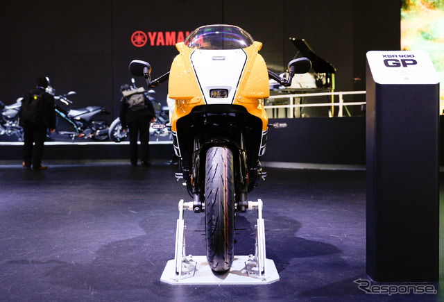 「レジェンドイエロー」のヤマハ XSR900GP 2026年モデル(ジャパンモビリティショー2025)