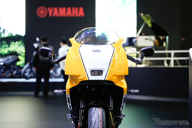 「レジェンドイエロー」のヤマハ XSR900GP 2026年モデル(ジャパンモビリティショー2025)