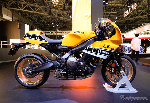 「レジェンドイエロー」のヤマハ XSR900GP 2026年モデル(ジャパンモビリティショー2025)