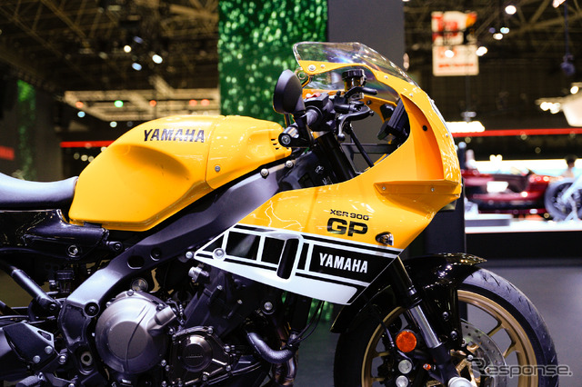 「レジェンドイエロー」のヤマハ XSR900GP 2026年モデル(ジャパンモビリティショー2025)