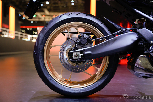 「レジェンドイエロー」のヤマハ XSR900GP 2026年モデル(ジャパンモビリティショー2025)