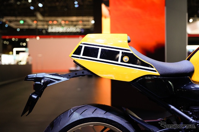 「レジェンドイエロー」のヤマハ XSR900GP 2026年モデル(ジャパンモビリティショー2025)