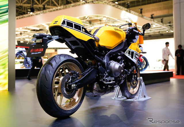 「レジェンドイエロー」のヤマハ XSR900GP 2026年モデル(ジャパンモビリティショー2025)