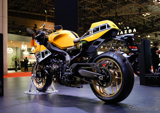 「レジェンドイエロー」のヤマハ XSR900GP 2026年モデル(ジャパンモビリティショー2025)